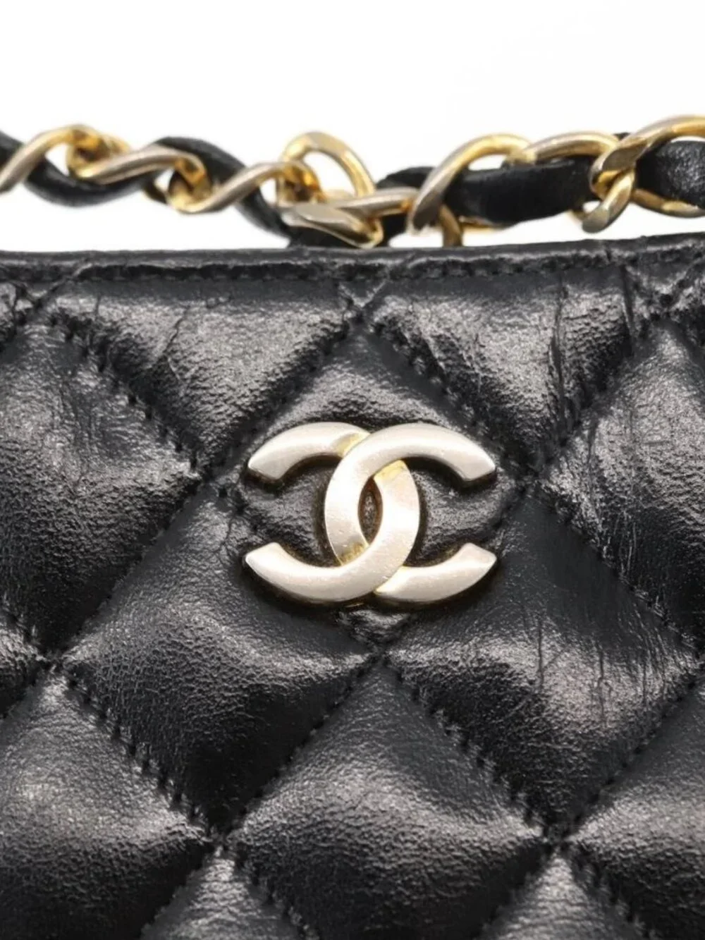 CHANEL Matelasse Chain Shoulder Bag Patent leather Black Gold CC Auth 154765